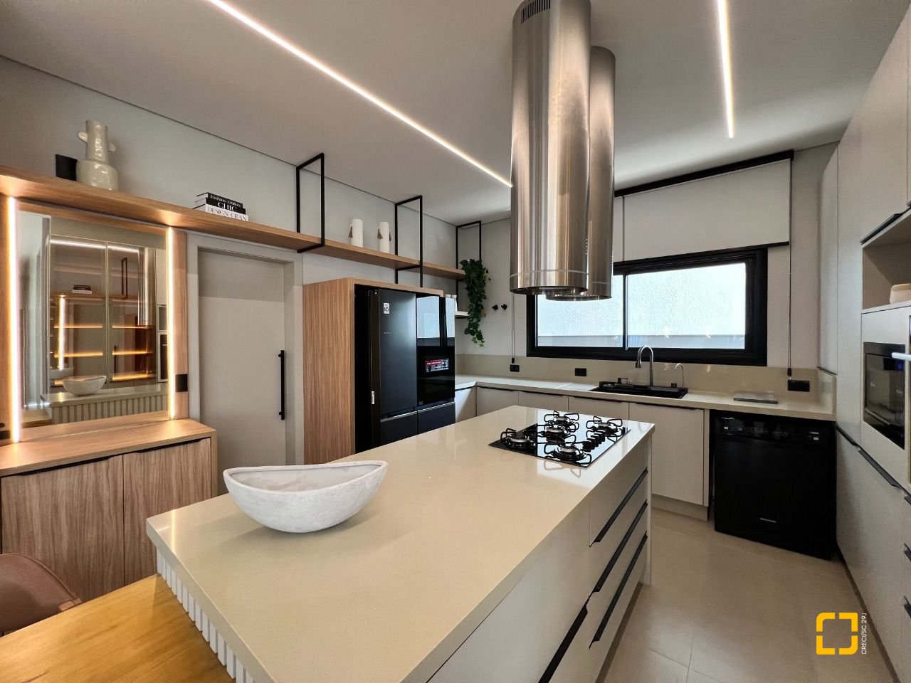 Casa de Condomínio com 404m², 4 quartos (sendo 4 suítes), 2 garagens, no bairro Ingleses em Florianópolis