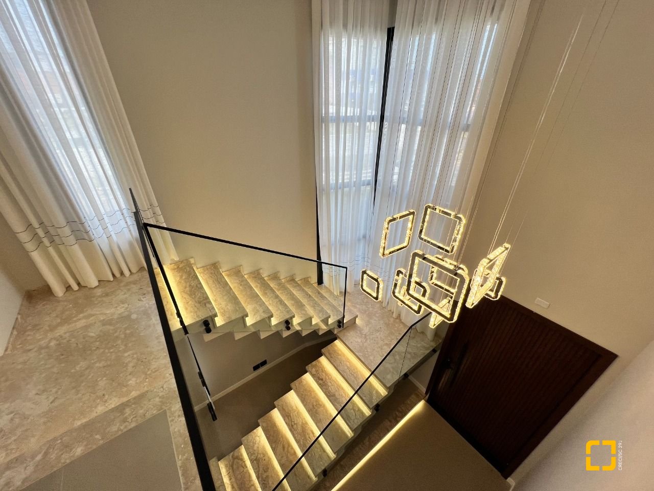 Casa de Condomínio com 404m², 4 quartos (sendo 4 suítes), 2 garagens, no bairro Ingleses em Florianópolis