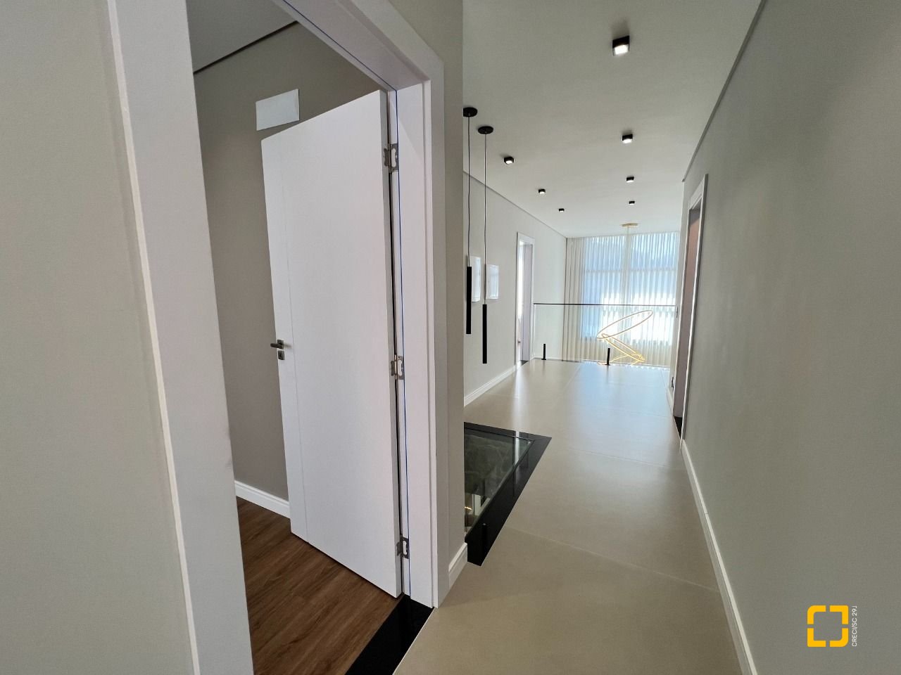 Casa de Condomínio com 404m², 4 quartos (sendo 4 suítes), 2 garagens, no bairro Ingleses em Florianópolis