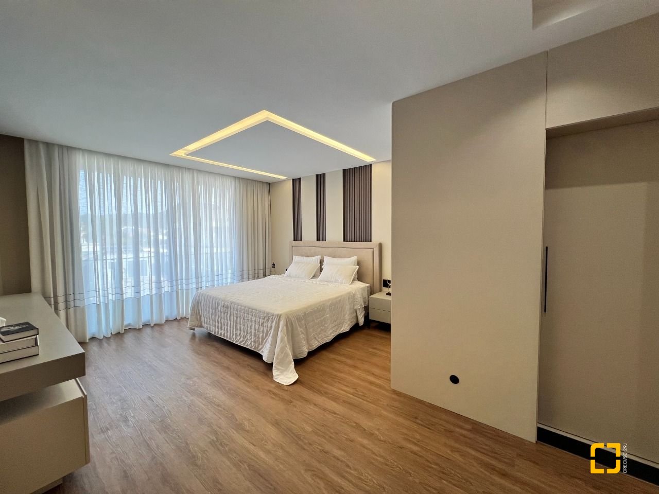 Casa de Condomínio com 404m², 4 quartos (sendo 4 suítes), 2 garagens, no bairro Ingleses em Florianópolis