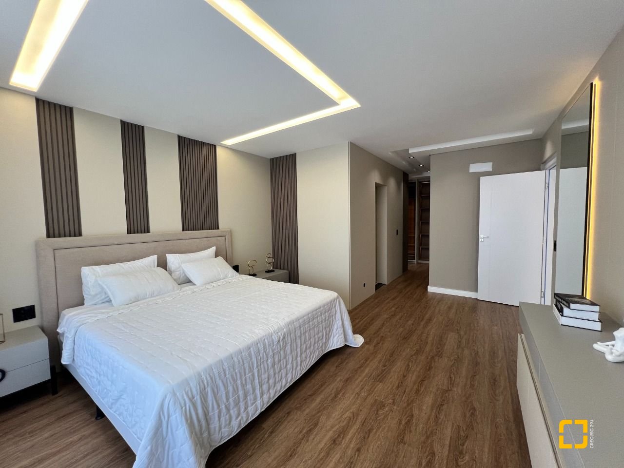 Casa de Condomínio com 404m², 4 quartos (sendo 4 suítes), 2 garagens, no bairro Ingleses em Florianópolis