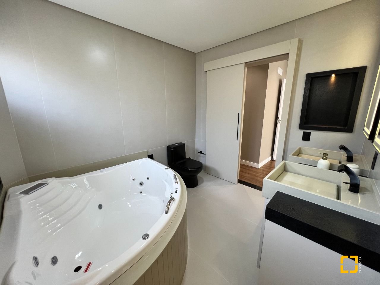 Casa de Condomínio com 404m², 4 quartos (sendo 4 suítes), 2 garagens, no bairro Ingleses em Florianópolis