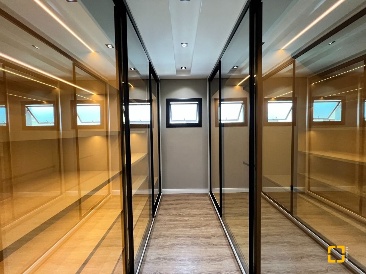 Casa de Condomínio com 404m², 4 quartos (sendo 4 suítes), 2 garagens, no bairro Ingleses em Florianópolis
