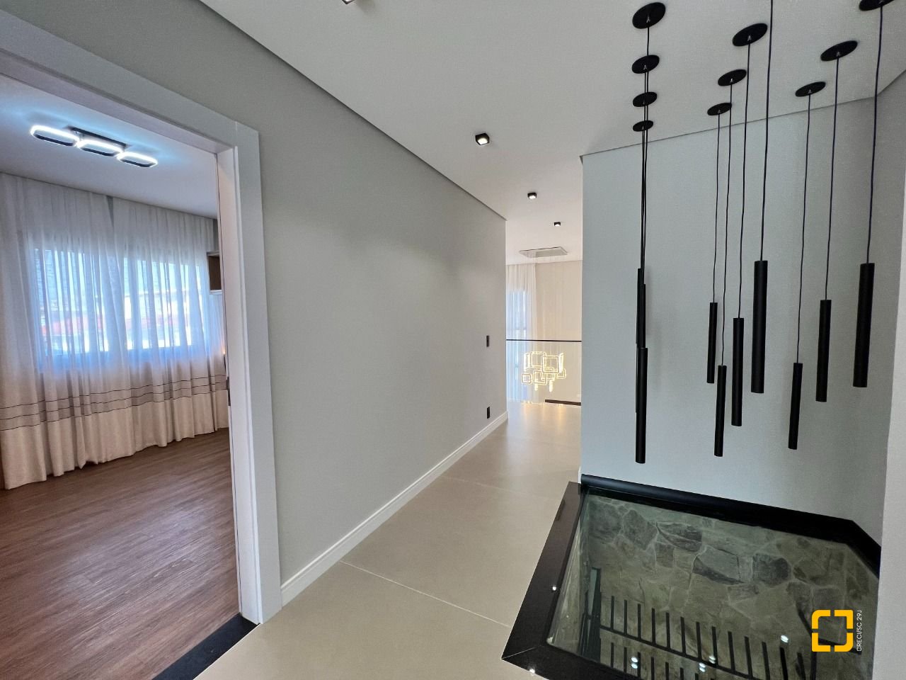Casa de Condomínio com 404m², 4 quartos (sendo 4 suítes), 2 garagens, no bairro Ingleses em Florianópolis