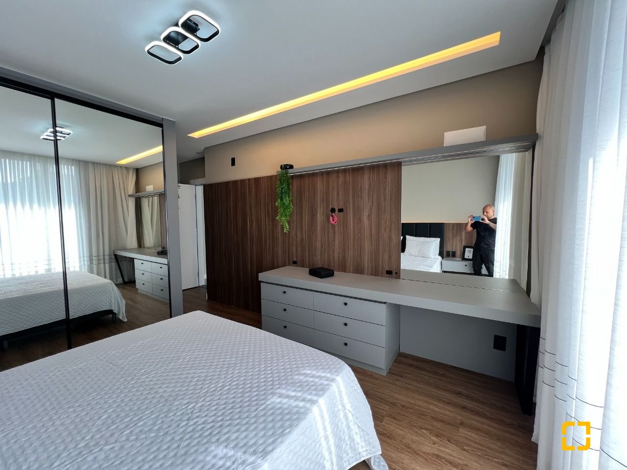 Casa de Condomínio com 404m², 4 quartos (sendo 4 suítes), 2 garagens, no bairro Ingleses em Florianópolis