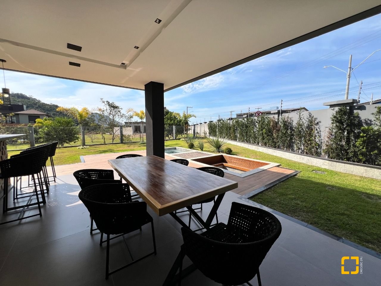 Casa de Condomínio com 404m², 4 quartos (sendo 4 suítes), 2 garagens, no bairro Ingleses em Florianópolis