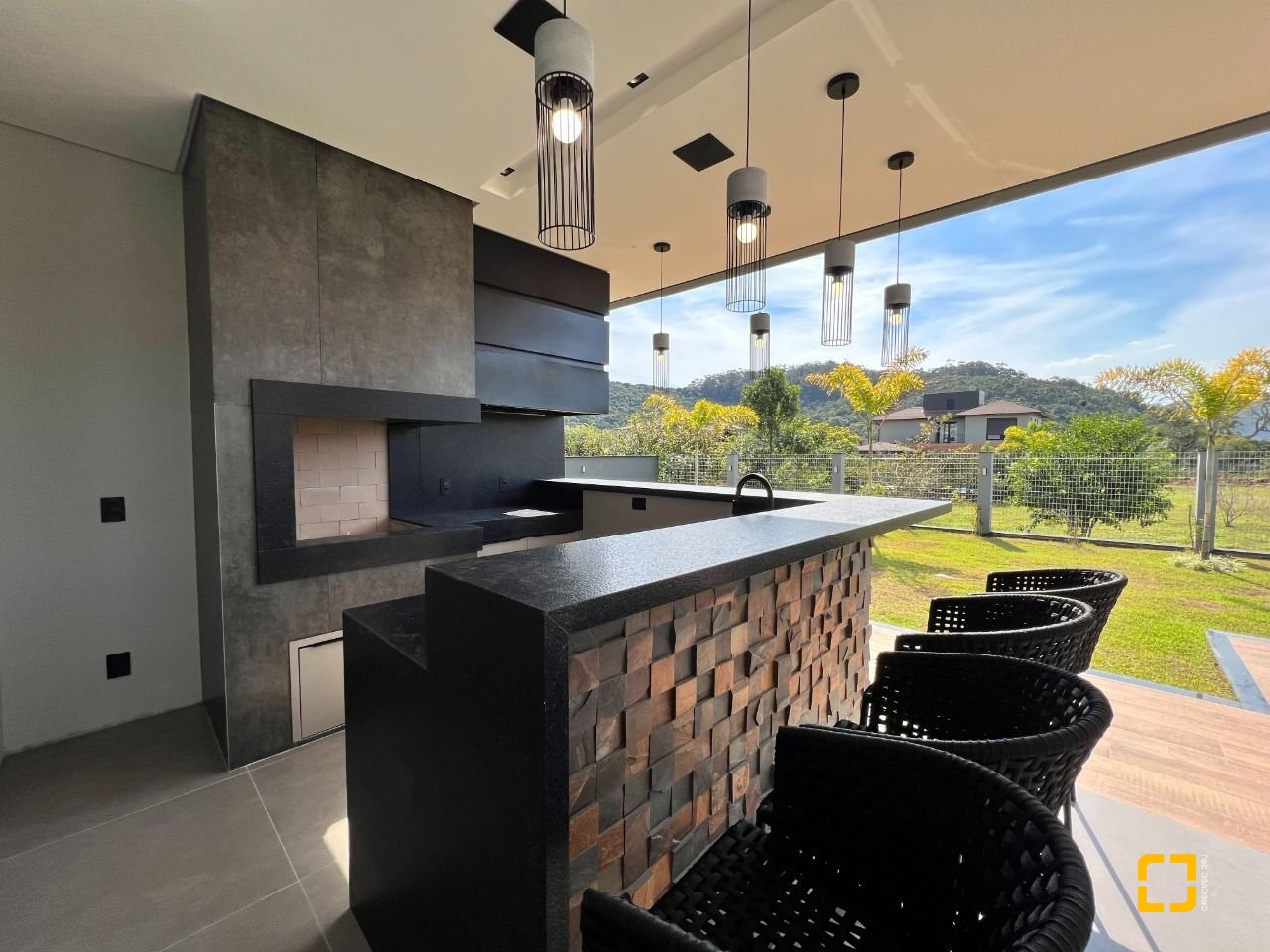 Casa de Condomínio com 404m², 4 quartos (sendo 4 suítes), 2 garagens, no bairro Ingleses em Florianópolis