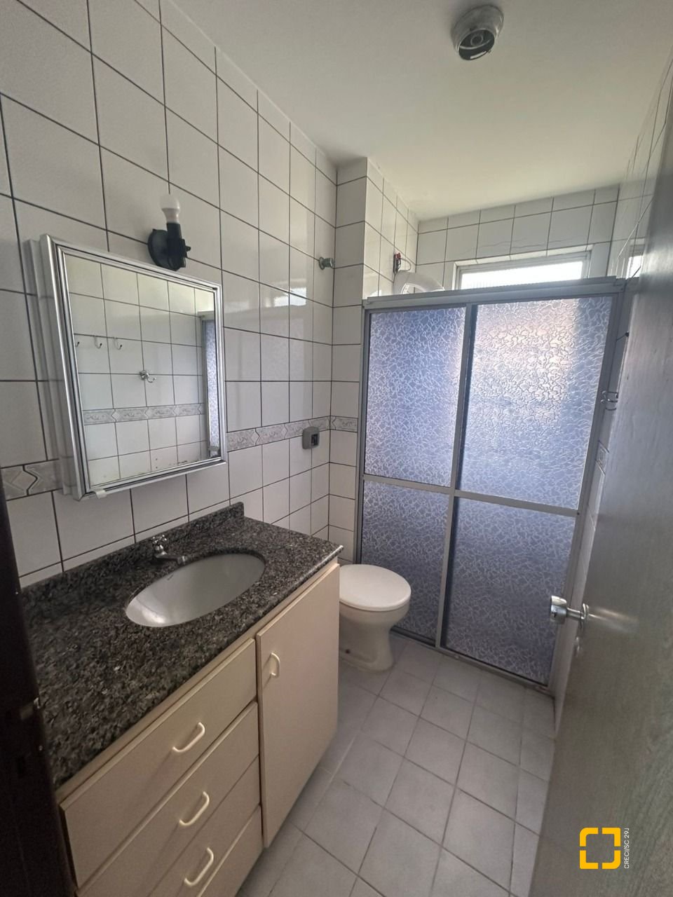 Apartamento com 91m², 4 quartos (sendo 1 suíte), 1 garagem, no bairro Carvoeira em Florianópolis