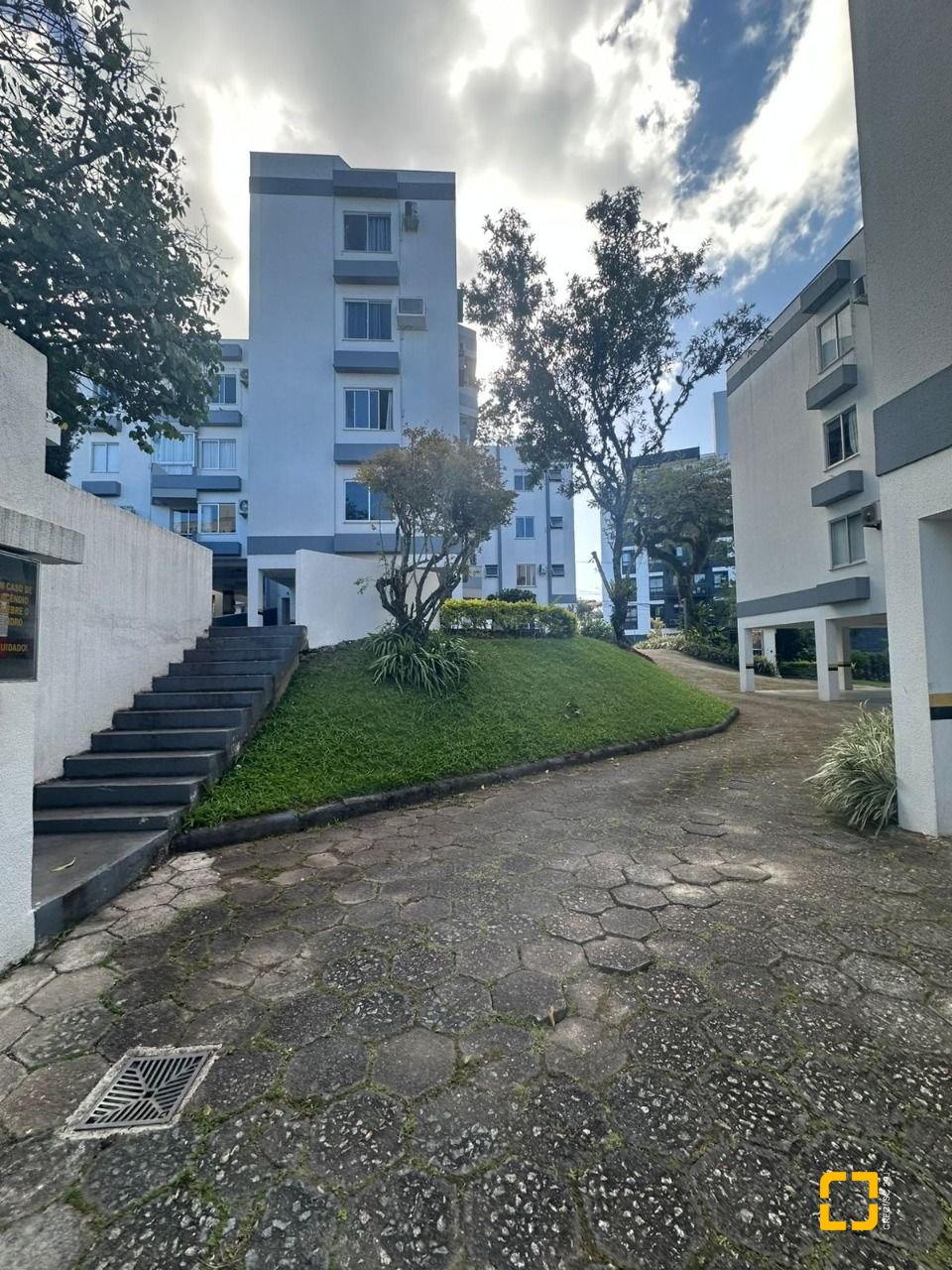 Apartamento com 91m², 4 quartos (sendo 1 suíte), 1 garagem, no bairro Carvoeira em Florianópolis