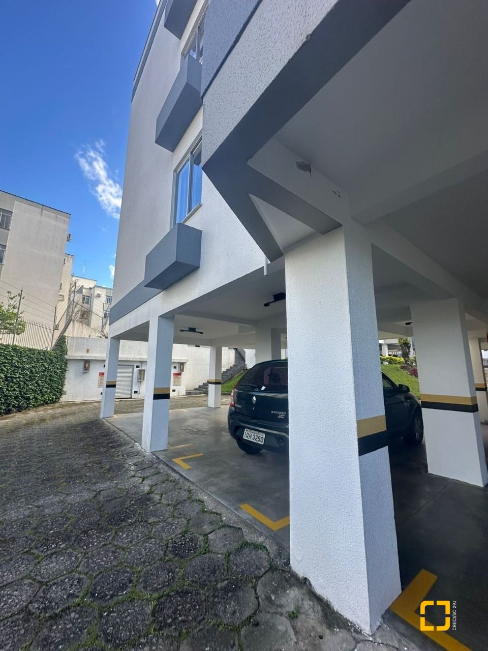 Apartamento com 91m², 4 quartos (sendo 1 suíte), 1 garagem, no bairro Carvoeira em Florianópolis