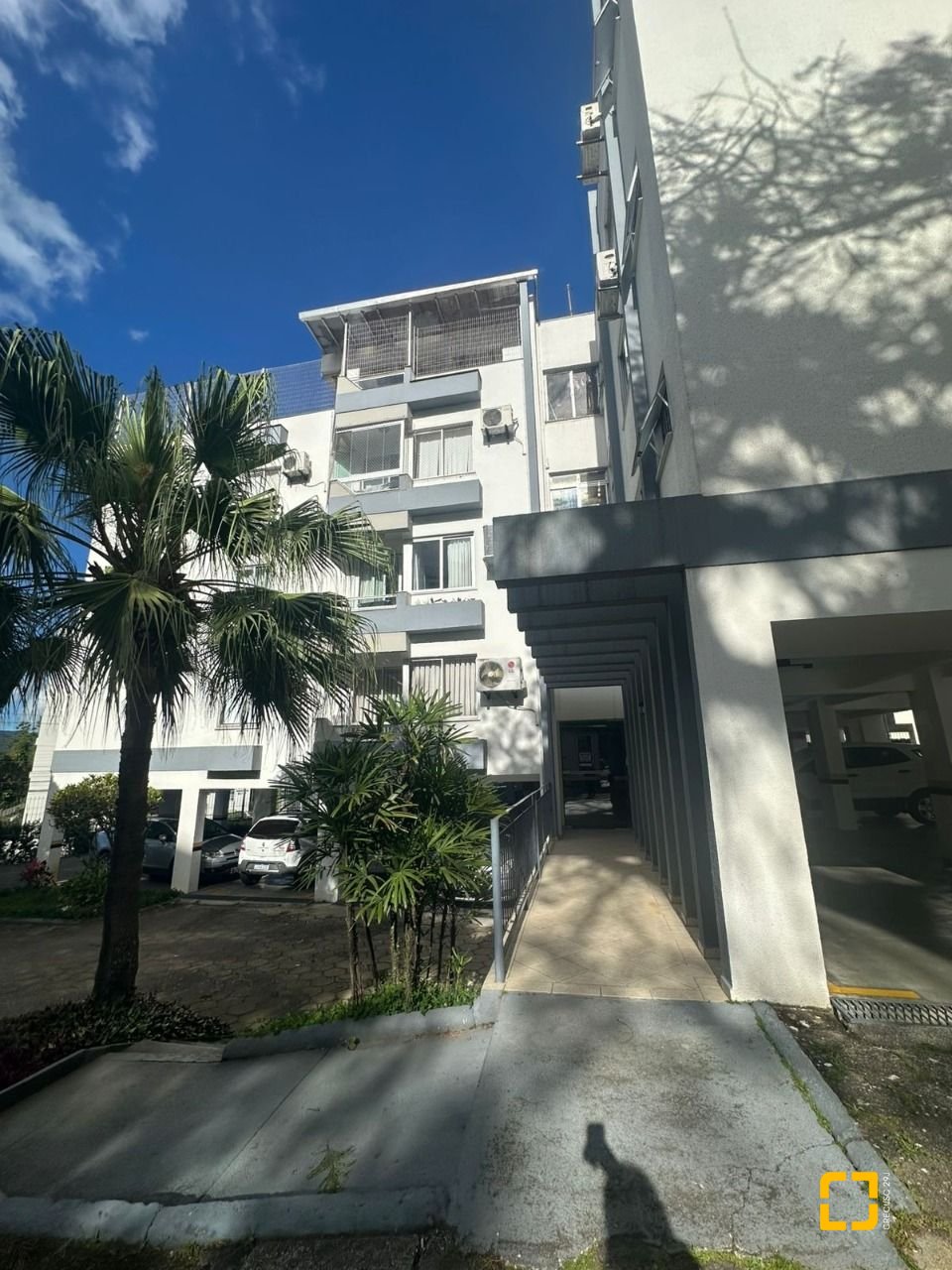 Apartamento com 91m², 4 quartos (sendo 1 suíte), 1 garagem, no bairro Carvoeira em Florianópolis