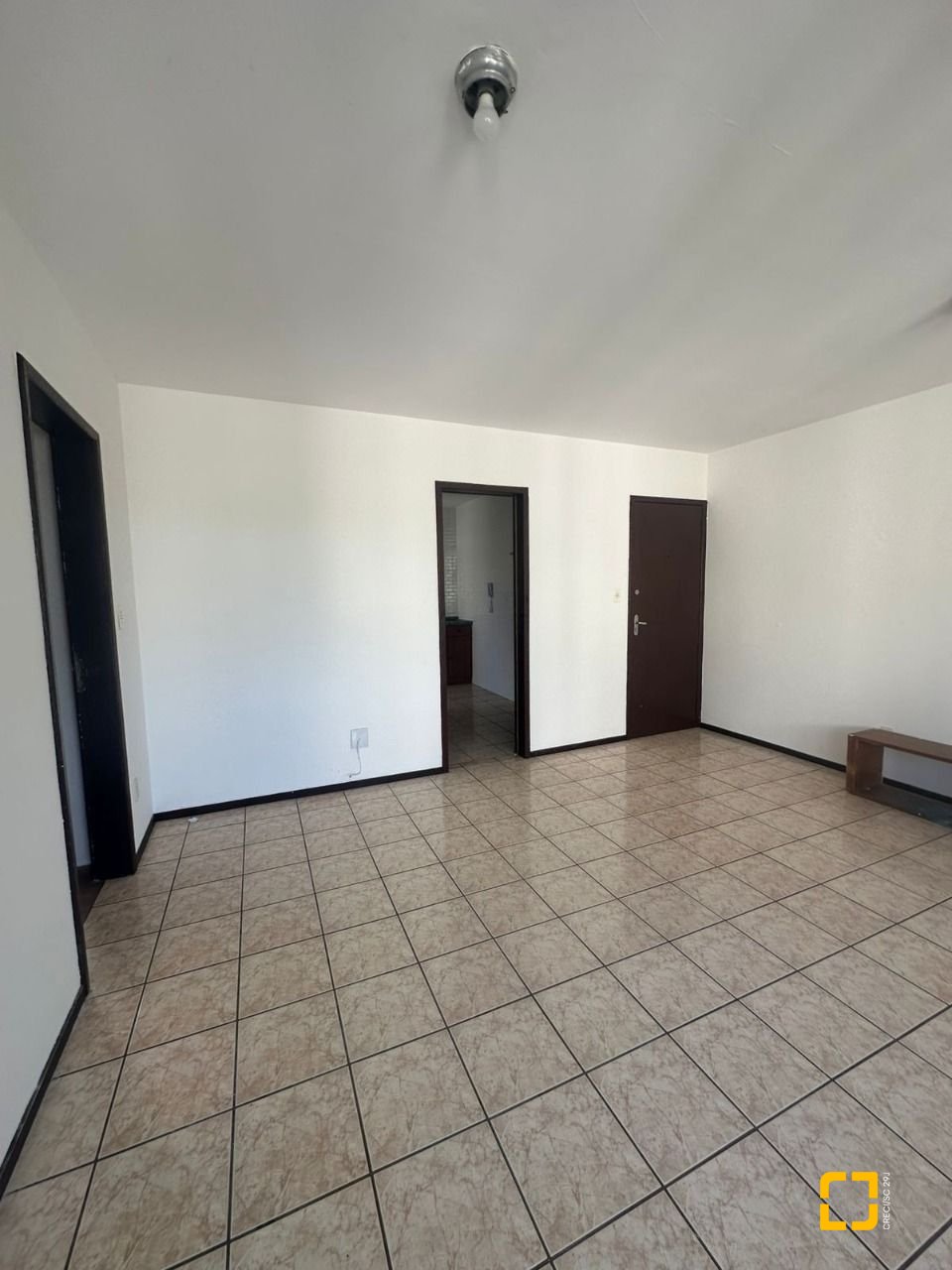 Apartamento com 91m², 4 quartos (sendo 1 suíte), 1 garagem, no bairro Carvoeira em Florianópolis