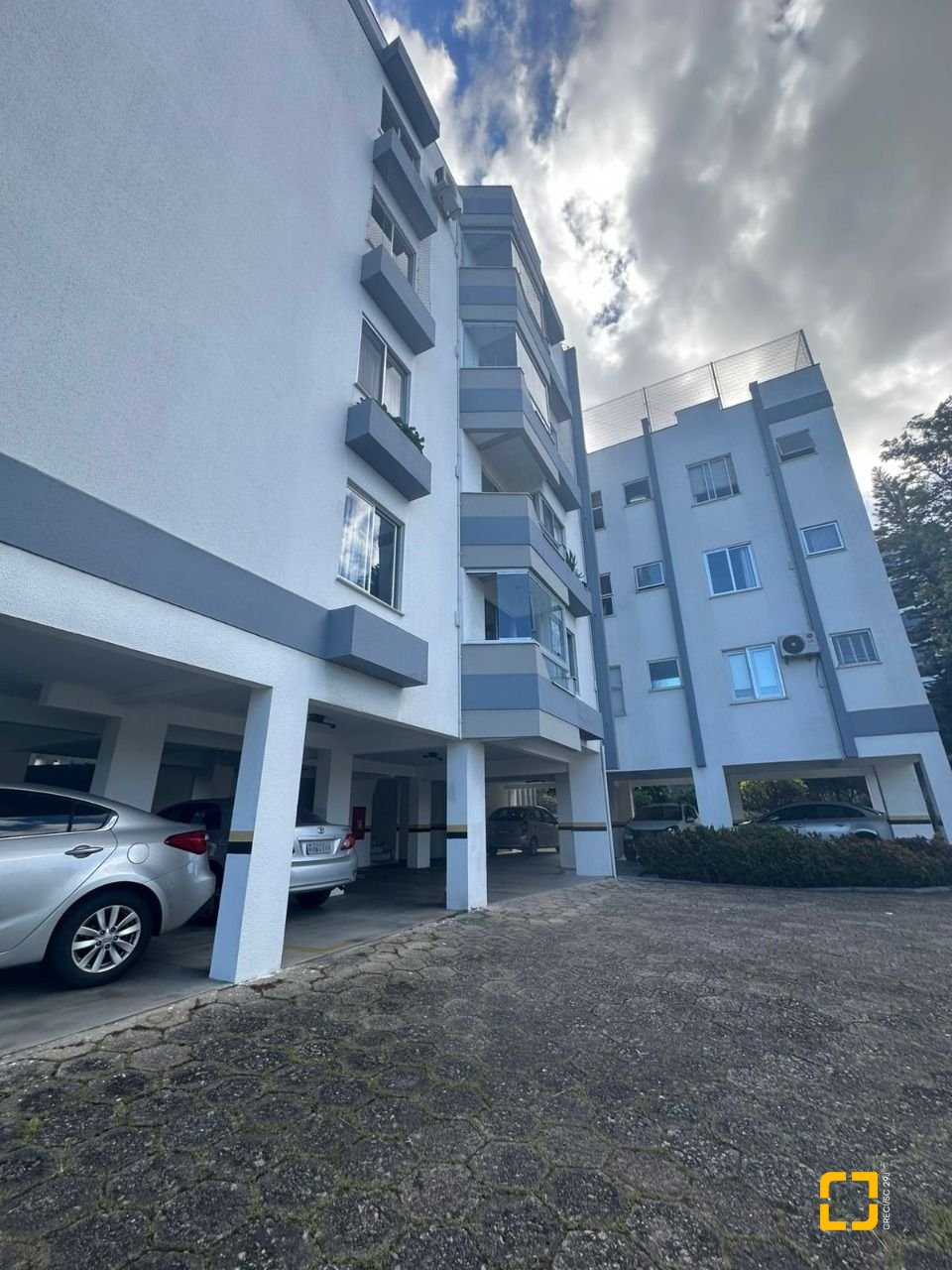 Apartamento com 91m², 4 quartos (sendo 1 suíte), 1 garagem, no bairro Carvoeira em Florianópolis