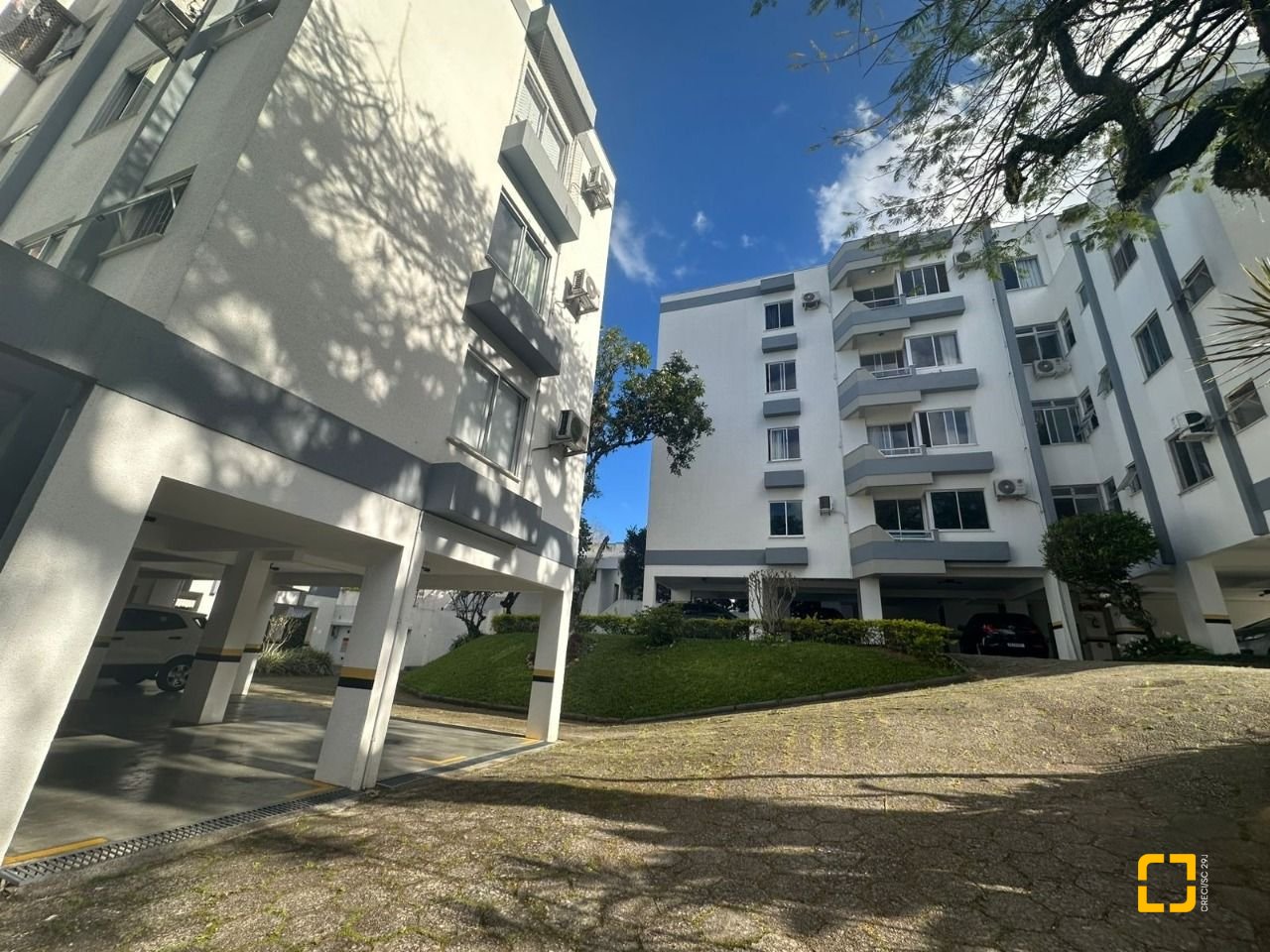 Apartamento com 91m², 4 quartos (sendo 1 suíte), 1 garagem, no bairro Carvoeira em Florianópolis