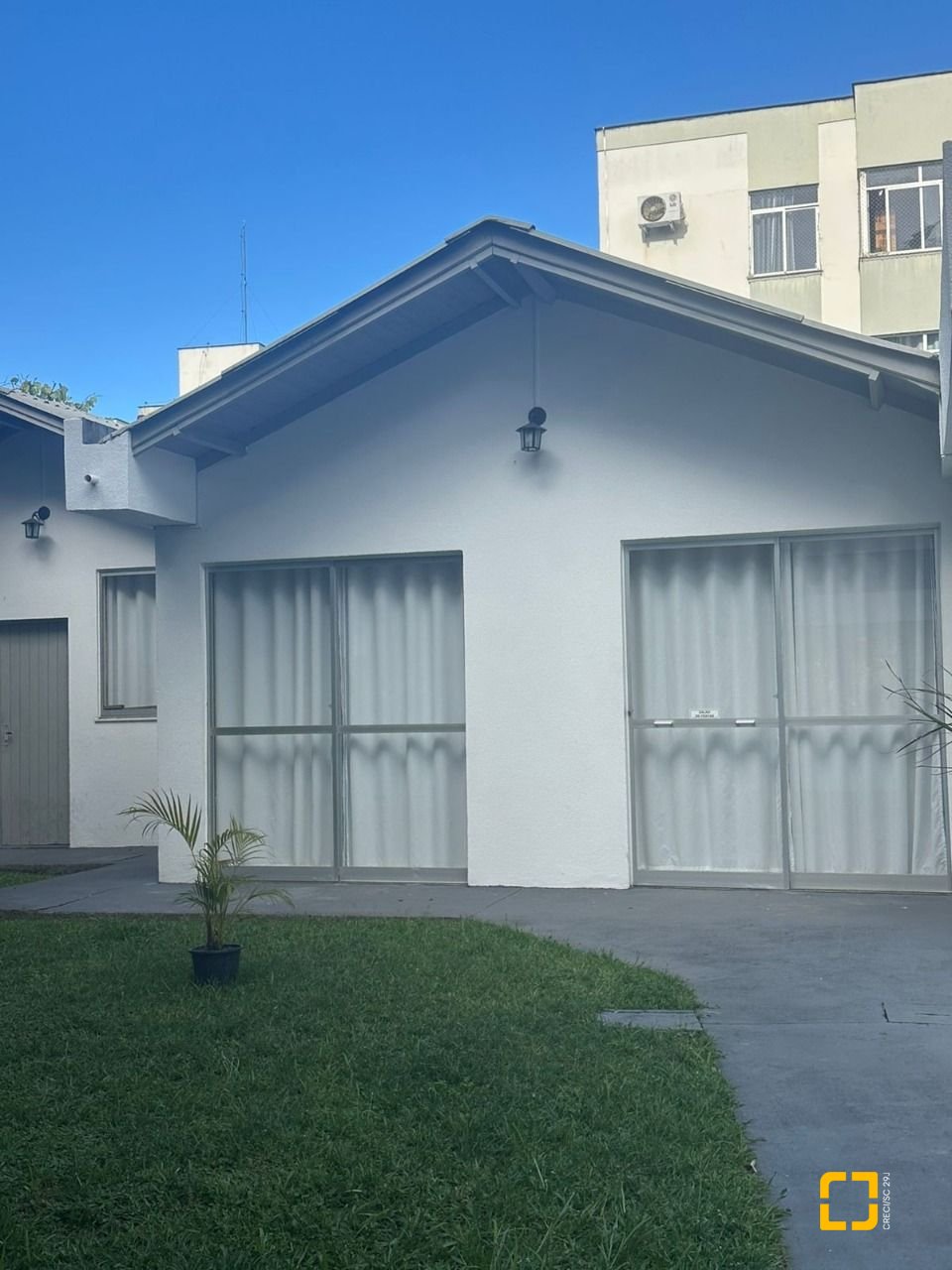 Apartamento com 91m², 4 quartos (sendo 1 suíte), 1 garagem, no bairro Carvoeira em Florianópolis