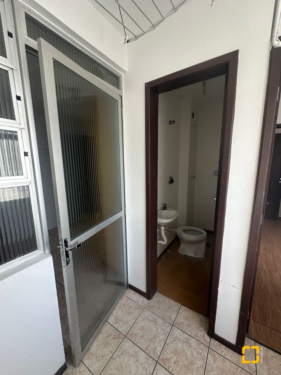 Apartamento com 91m², 4 quartos (sendo 1 suíte), 1 garagem, no bairro Carvoeira em Florianópolis