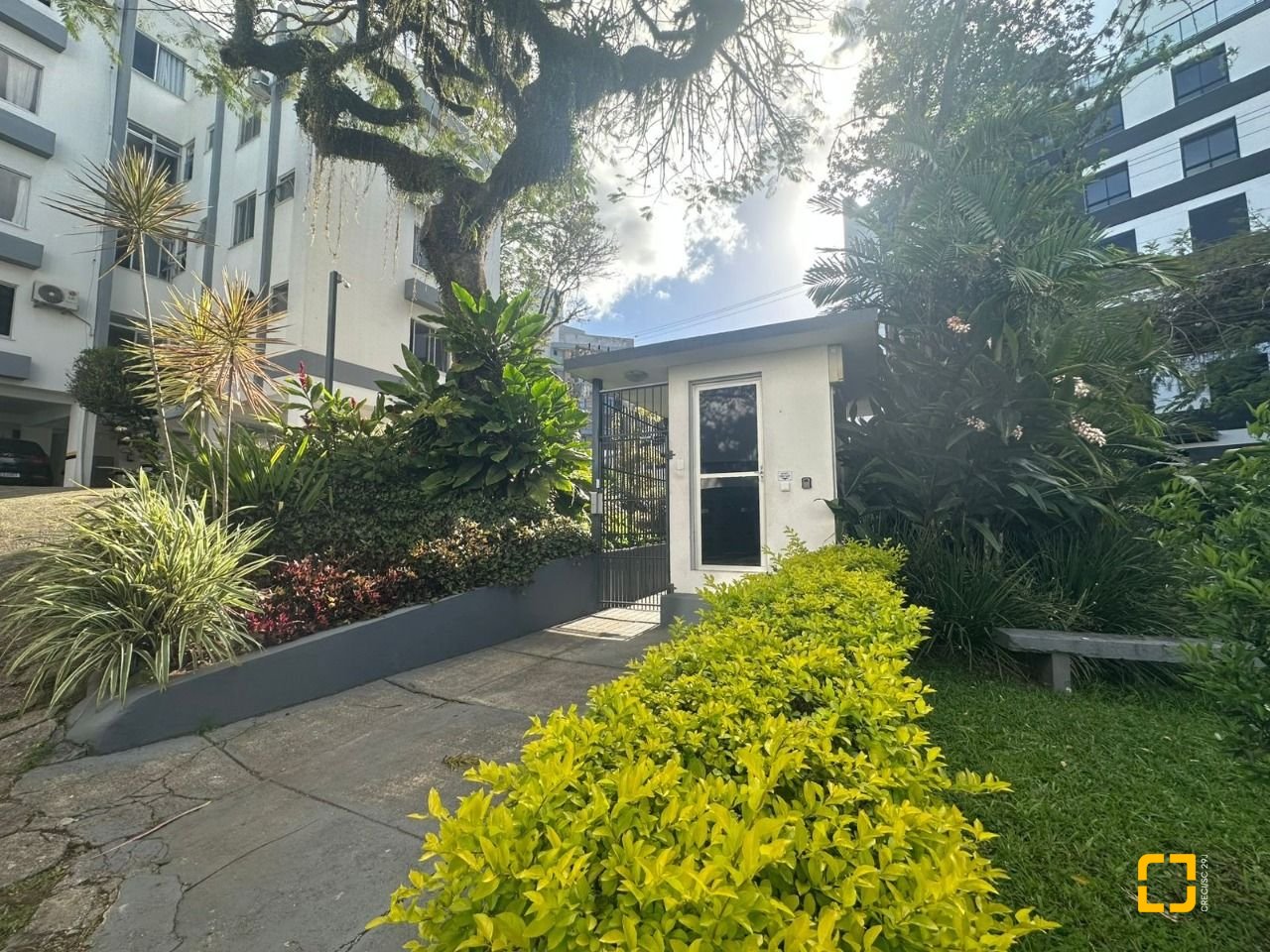 Apartamento com 91m², 4 quartos (sendo 1 suíte), 1 garagem, no bairro Carvoeira em Florianópolis