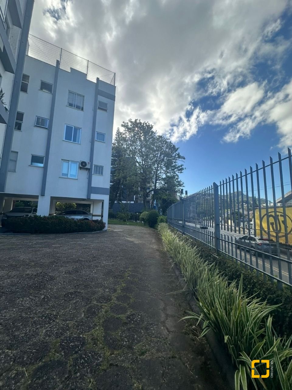 Apartamento com 91m², 4 quartos (sendo 1 suíte), 1 garagem, no bairro Carvoeira em Florianópolis