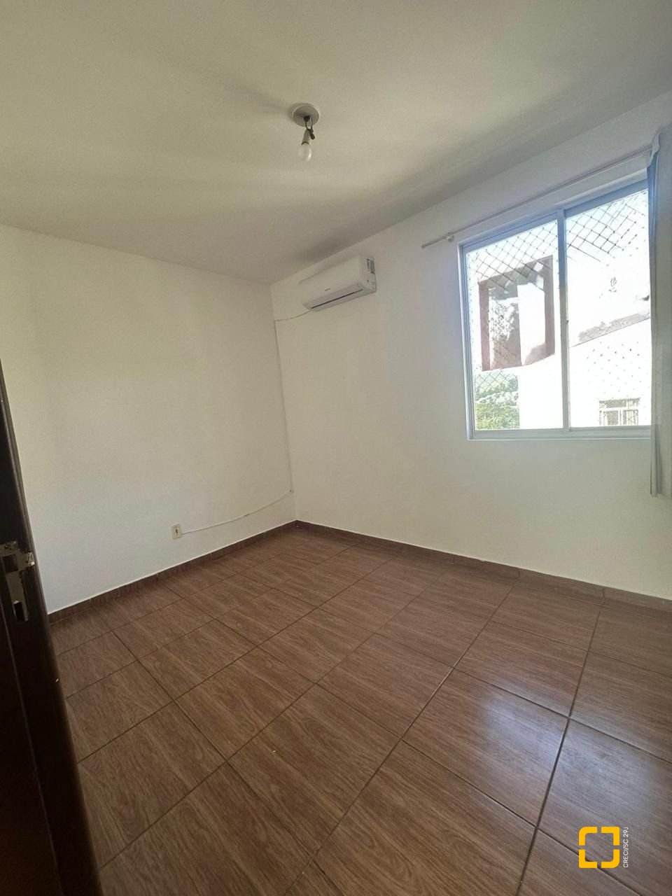 Apartamento com 91m², 4 quartos (sendo 1 suíte), 1 garagem, no bairro Carvoeira em Florianópolis