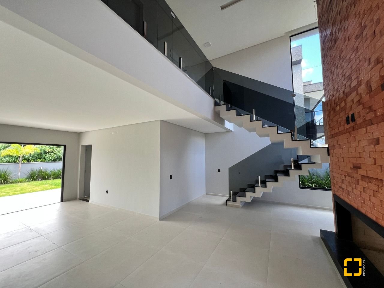 Casa de Condomínio com 272m², 6 quartos (sendo 3 suítes), 2 garagens, no bairro Rio Vermelho em Florianópolis