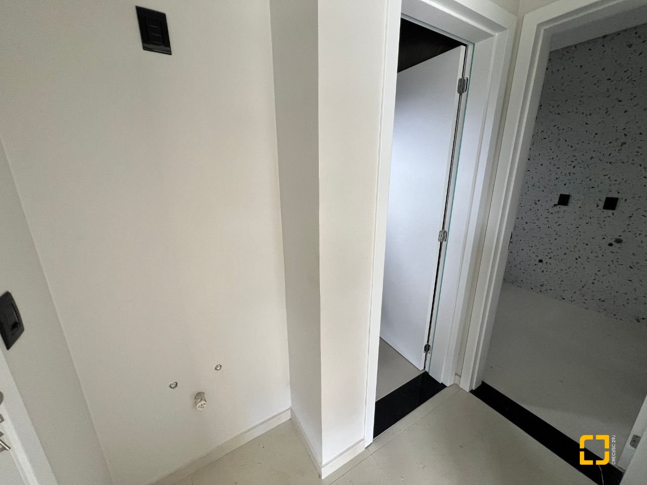 Casa de Condomínio com 272m², 6 quartos (sendo 3 suítes), 2 garagens, no bairro Rio Vermelho em Florianópolis