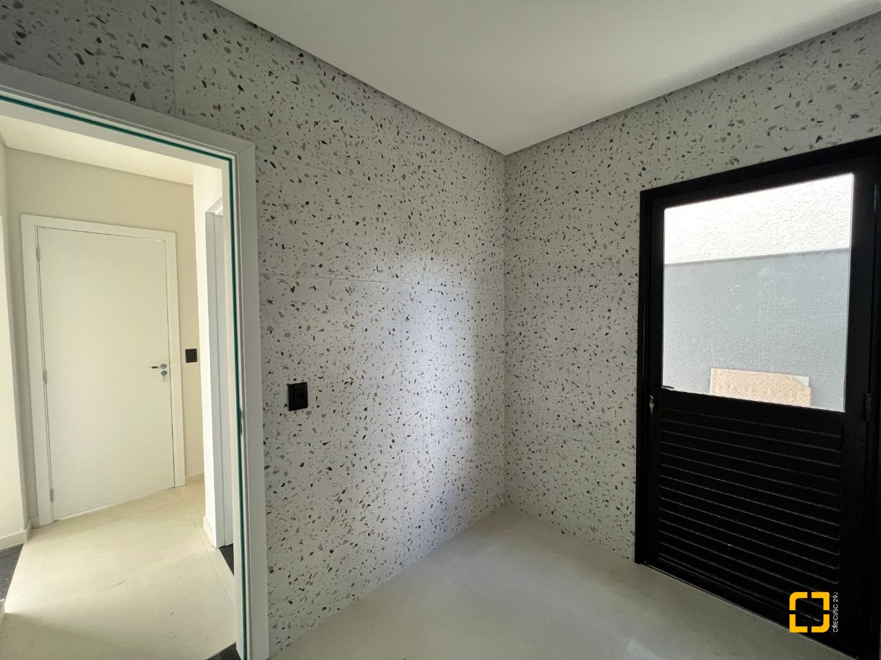 Casa de Condomínio com 272m², 6 quartos (sendo 3 suítes), 2 garagens, no bairro Rio Vermelho em Florianópolis