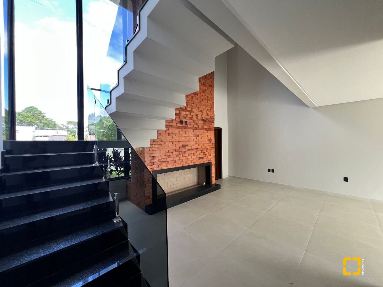 Casa de Condomínio com 272m², 6 quartos (sendo 3 suítes), 2 garagens, no bairro Rio Vermelho em Florianópolis