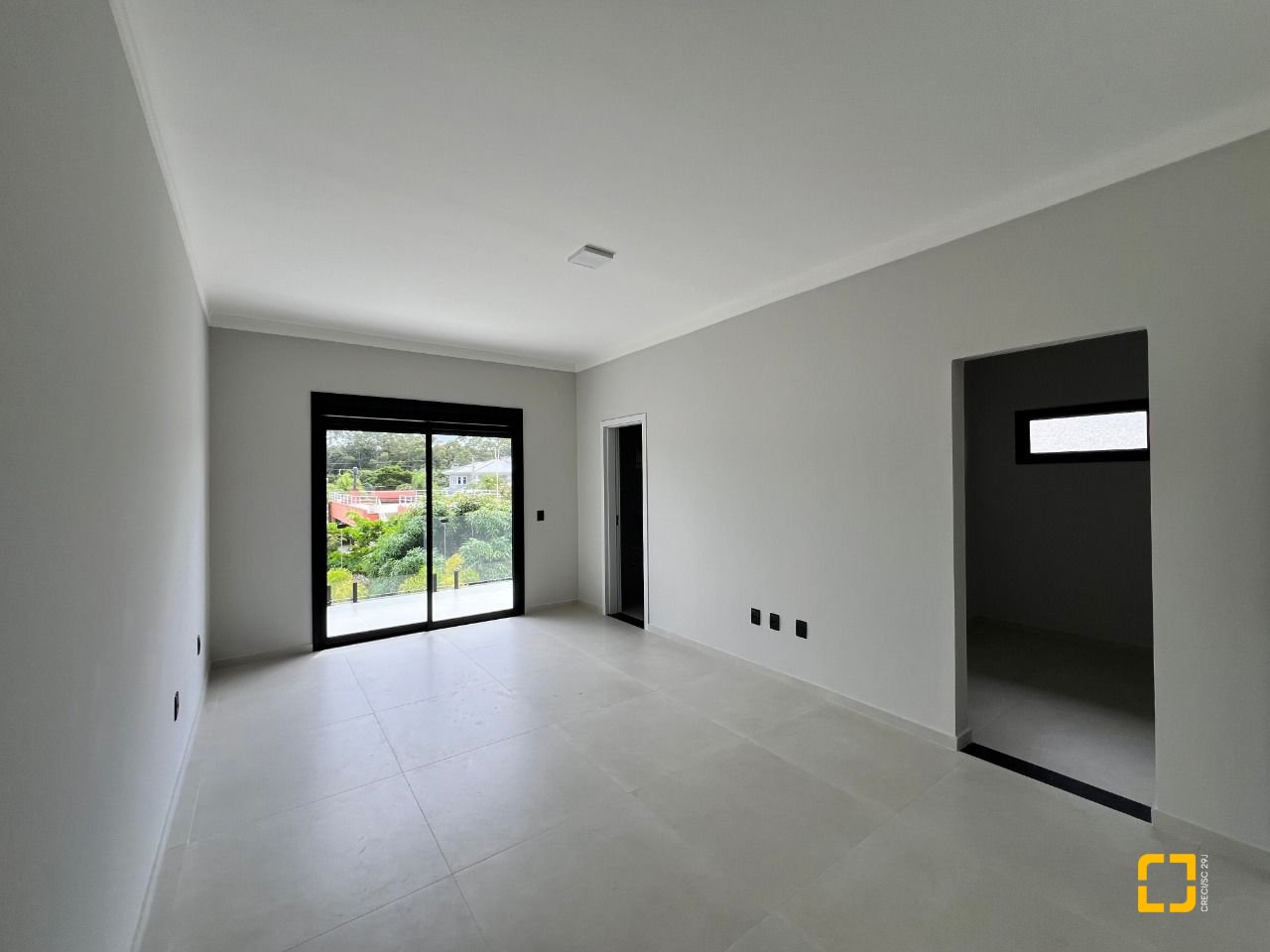 Casa de Condomínio com 272m², 6 quartos (sendo 3 suítes), 2 garagens, no bairro Rio Vermelho em Florianópolis