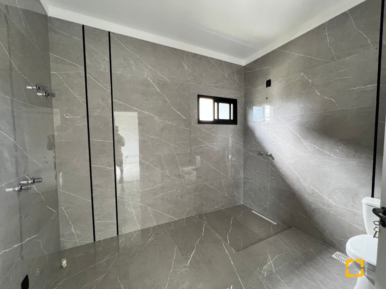 Casa de Condomínio com 272m², 6 quartos (sendo 3 suítes), 2 garagens, no bairro Rio Vermelho em Florianópolis