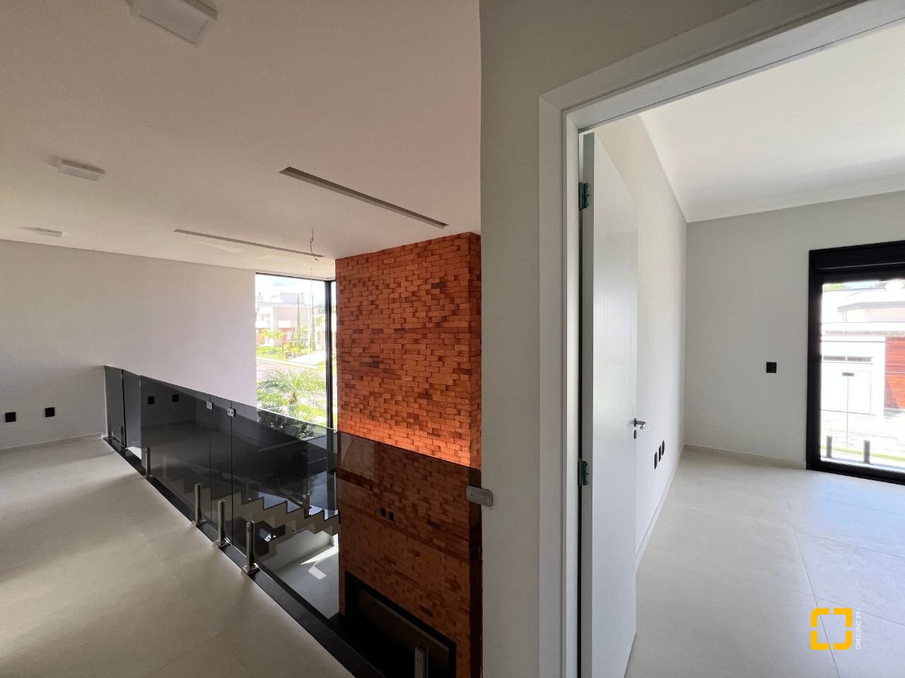 Casa de Condomínio com 272m², 6 quartos (sendo 3 suítes), 2 garagens, no bairro Rio Vermelho em Florianópolis