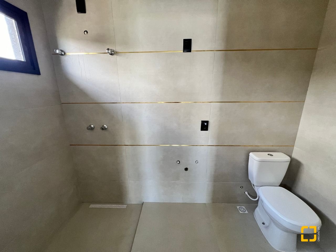 Casa de Condomínio com 272m², 6 quartos (sendo 3 suítes), 2 garagens, no bairro Rio Vermelho em Florianópolis