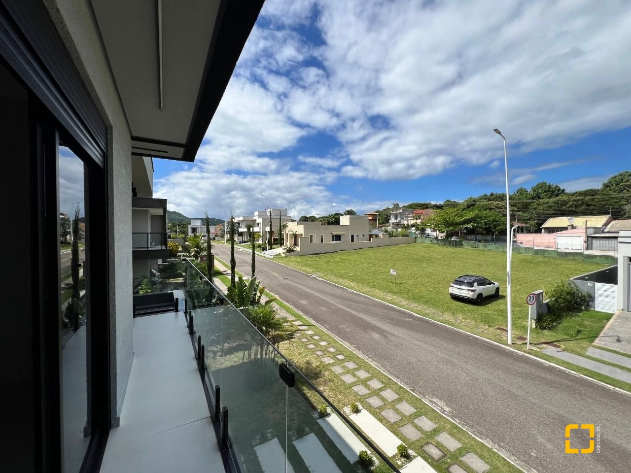 Casa de Condomínio com 272m², 6 quartos (sendo 3 suítes), 2 garagens, no bairro Rio Vermelho em Florianópolis