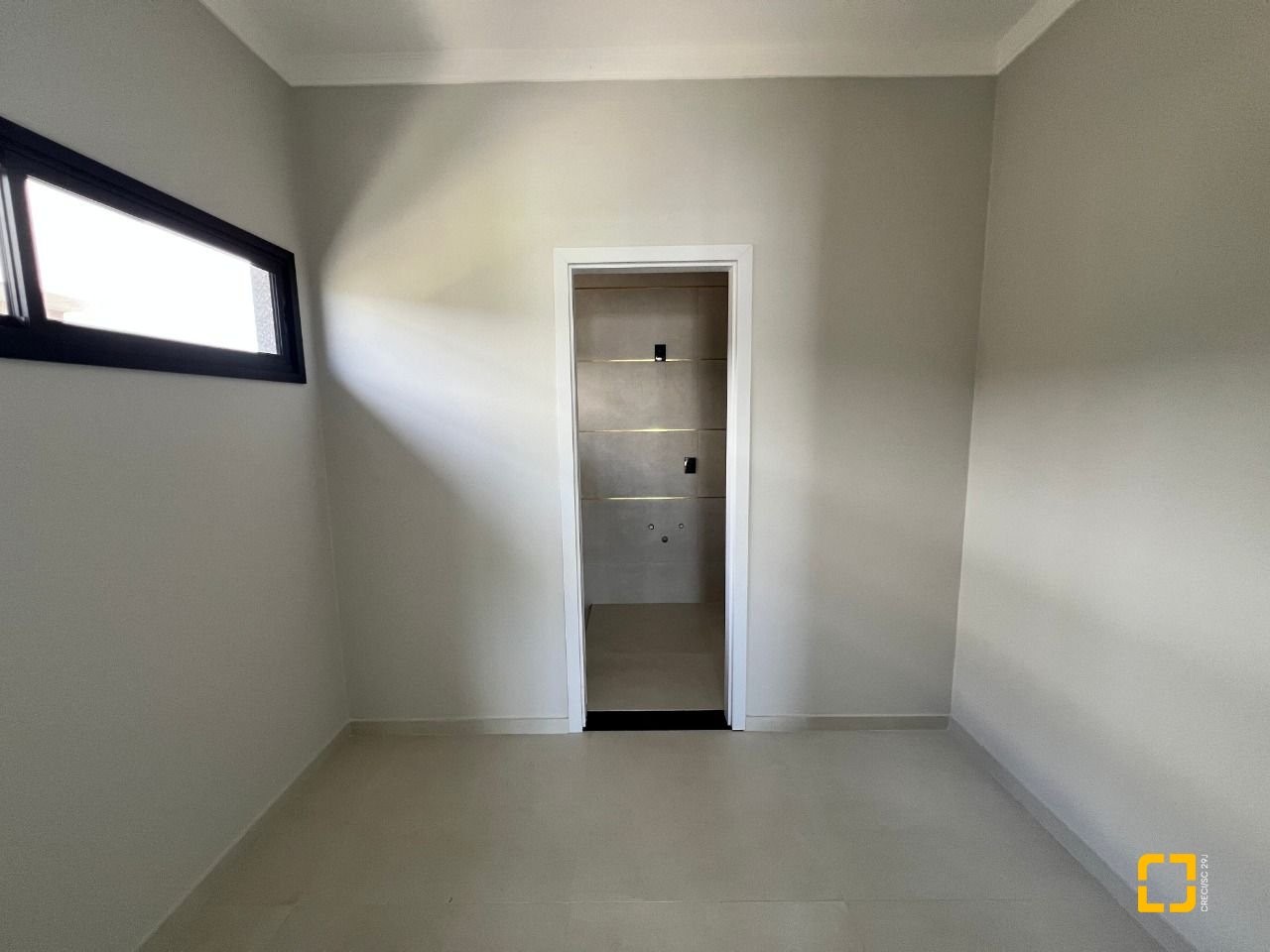 Casa de Condomínio com 272m², 6 quartos (sendo 3 suítes), 2 garagens, no bairro Rio Vermelho em Florianópolis