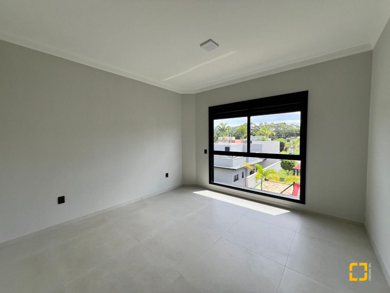 Casa de Condomínio com 272m², 6 quartos (sendo 3 suítes), 2 garagens, no bairro Rio Vermelho em Florianópolis
