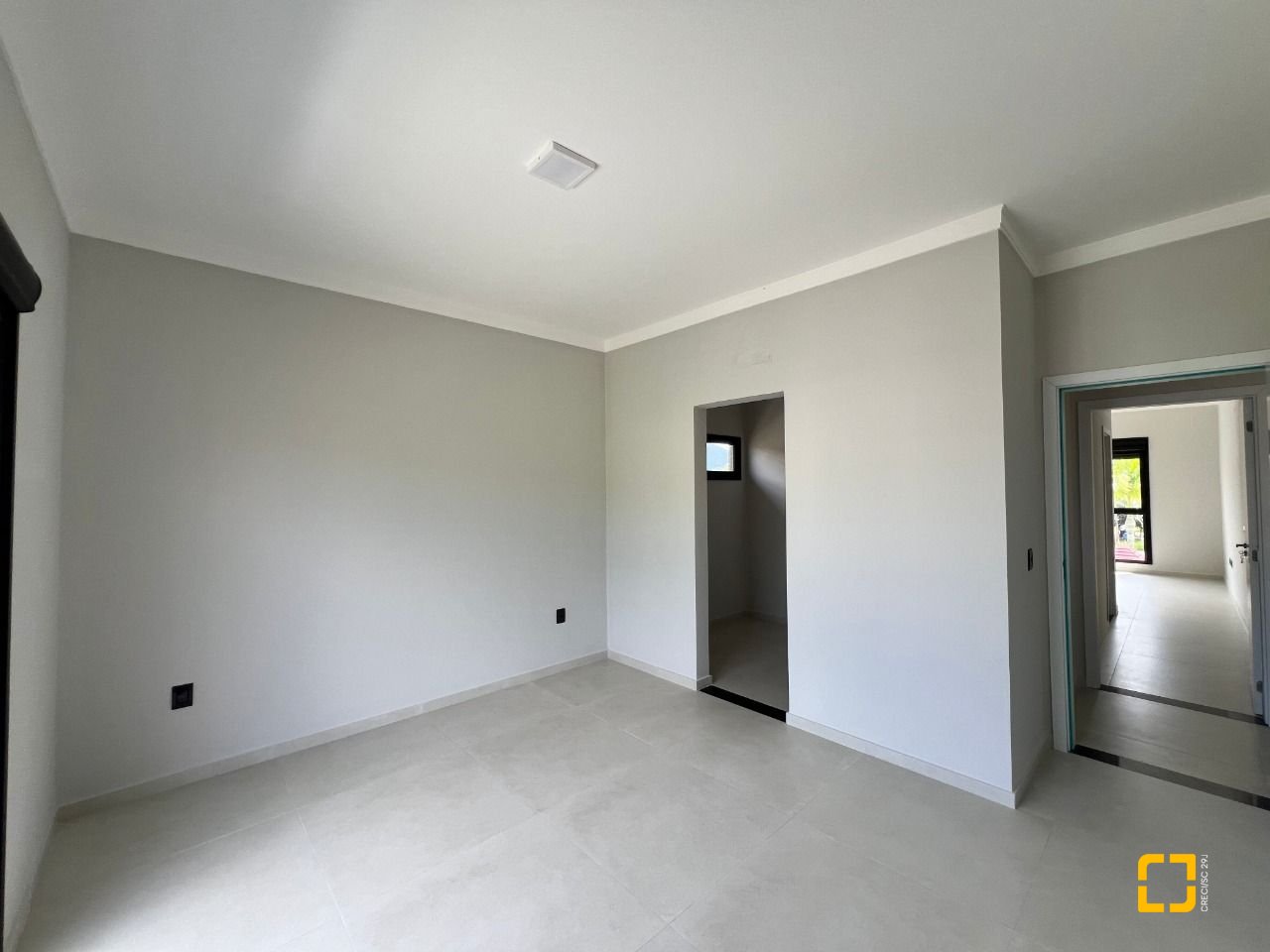 Casa de Condomínio com 272m², 6 quartos (sendo 3 suítes), 2 garagens, no bairro Rio Vermelho em Florianópolis