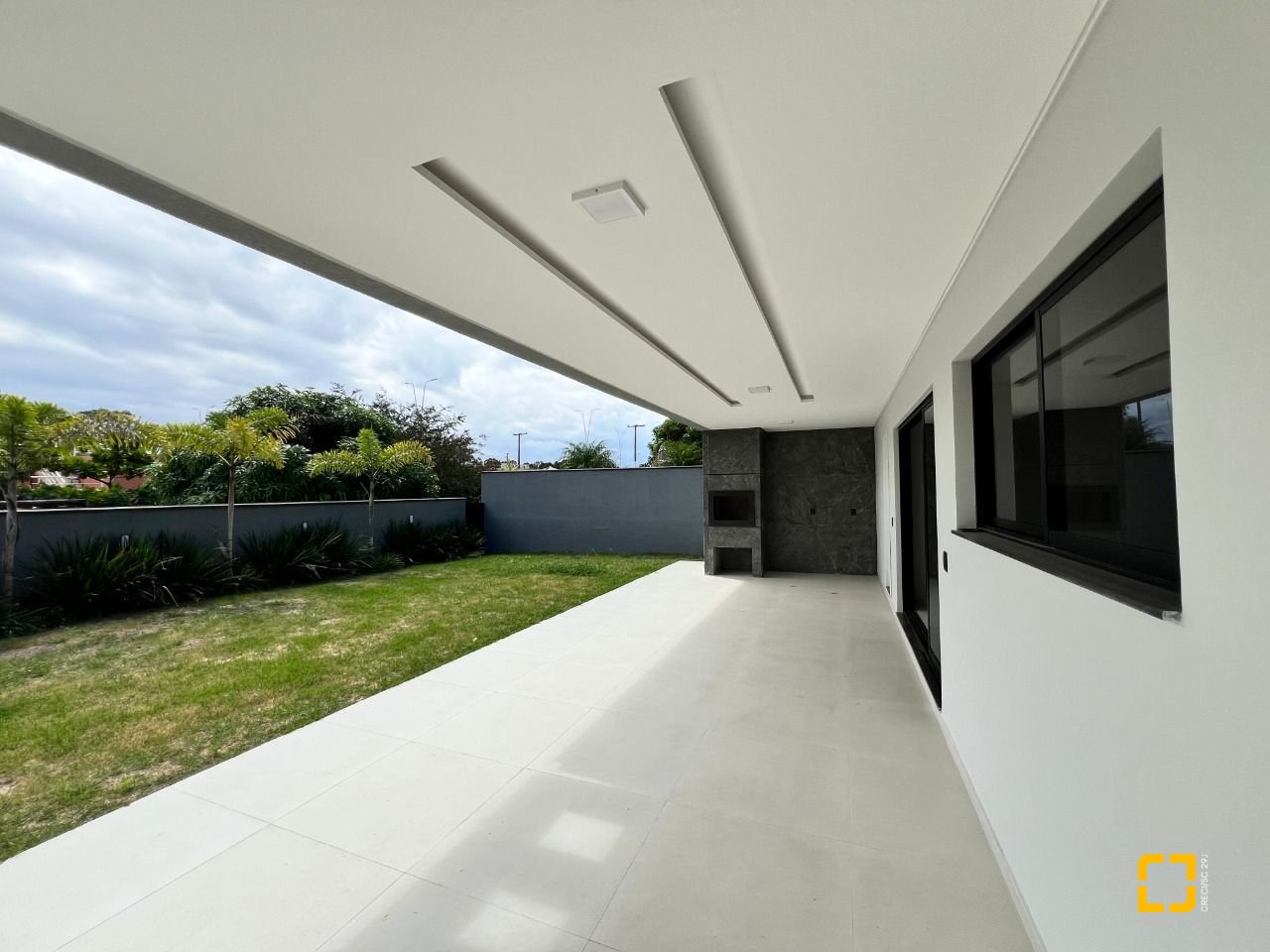 Casa de Condomínio com 272m², 6 quartos (sendo 3 suítes), 2 garagens, no bairro Rio Vermelho em Florianópolis