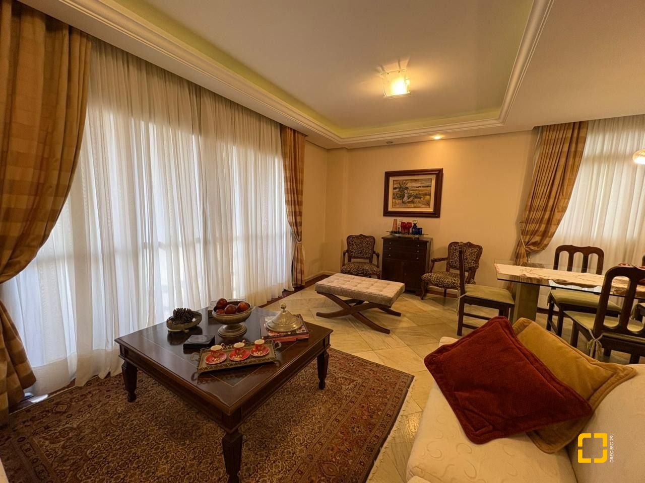 Apartamento com 139m², 5 quartos (sendo 1 suíte), 2 garagens, no bairro Centro em Florianópolis