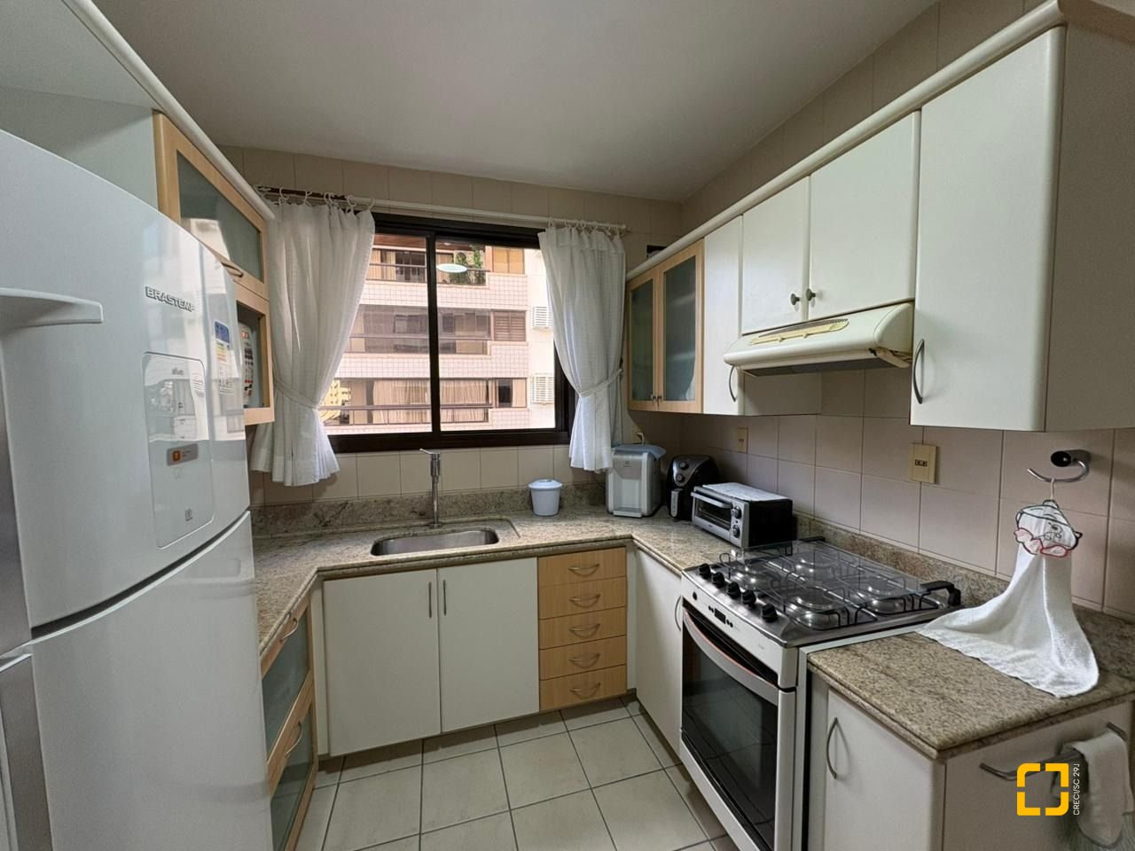 Apartamento com 139m², 5 quartos (sendo 1 suíte), 2 garagens, no bairro Centro em Florianópolis