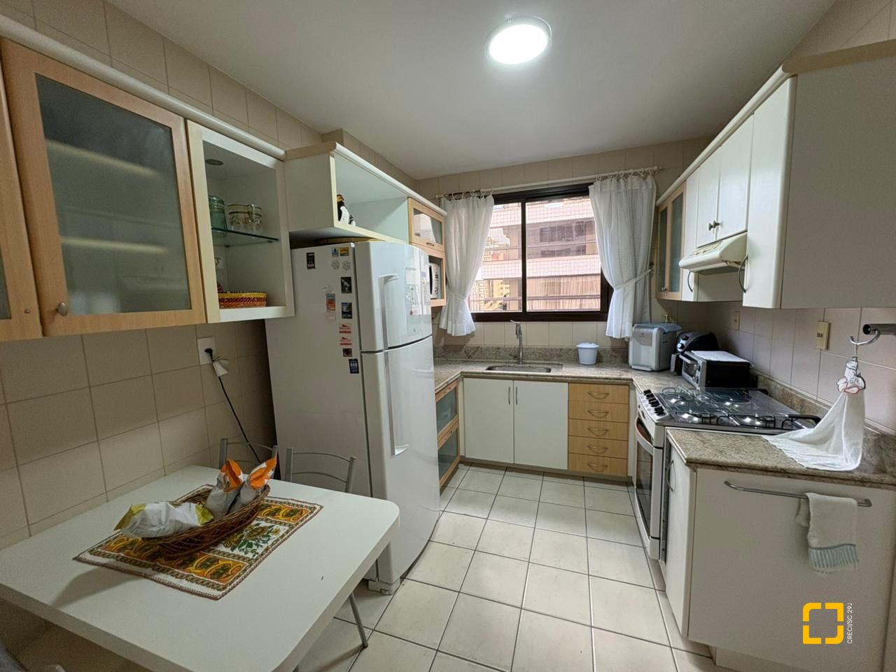 Apartamento com 139m², 5 quartos (sendo 1 suíte), 2 garagens, no bairro Centro em Florianópolis