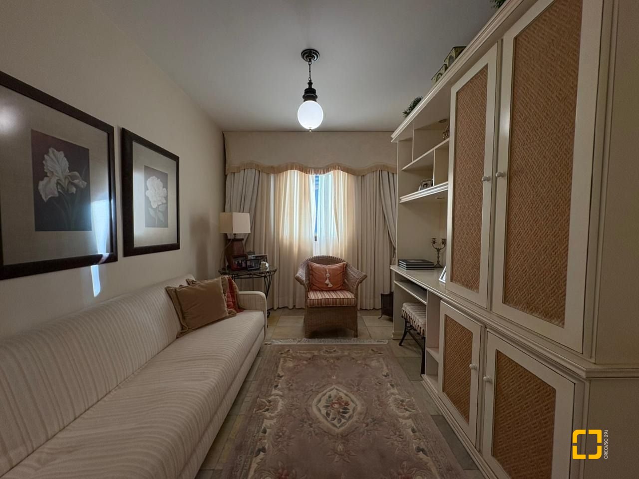 Apartamento com 139m², 5 quartos (sendo 1 suíte), 2 garagens, no bairro Centro em Florianópolis