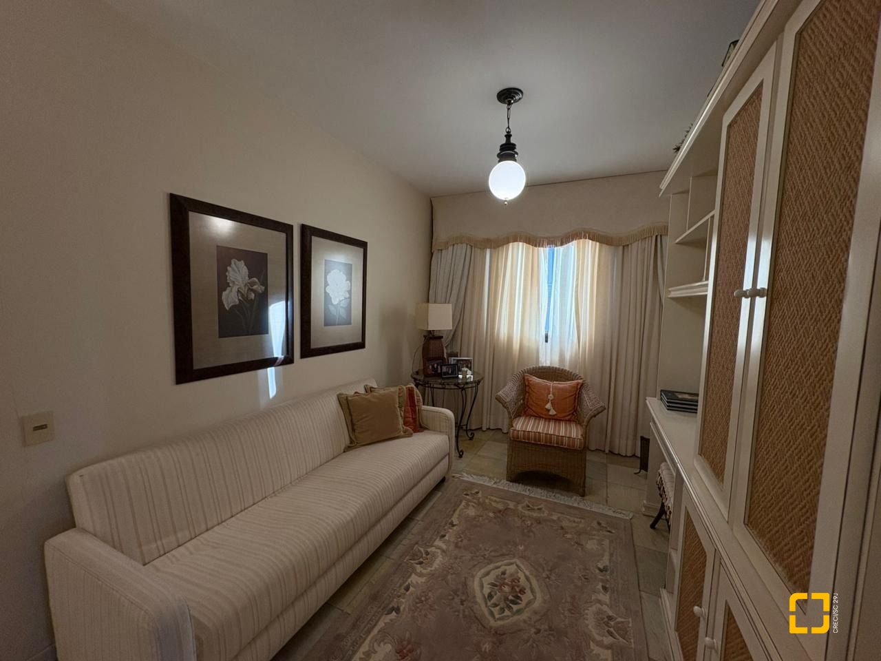 Apartamento com 139m², 5 quartos (sendo 1 suíte), 2 garagens, no bairro Centro em Florianópolis