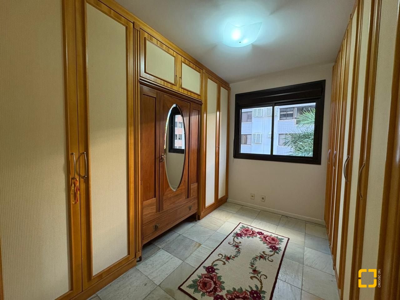 Apartamento com 139m², 5 quartos (sendo 1 suíte), 2 garagens, no bairro Centro em Florianópolis