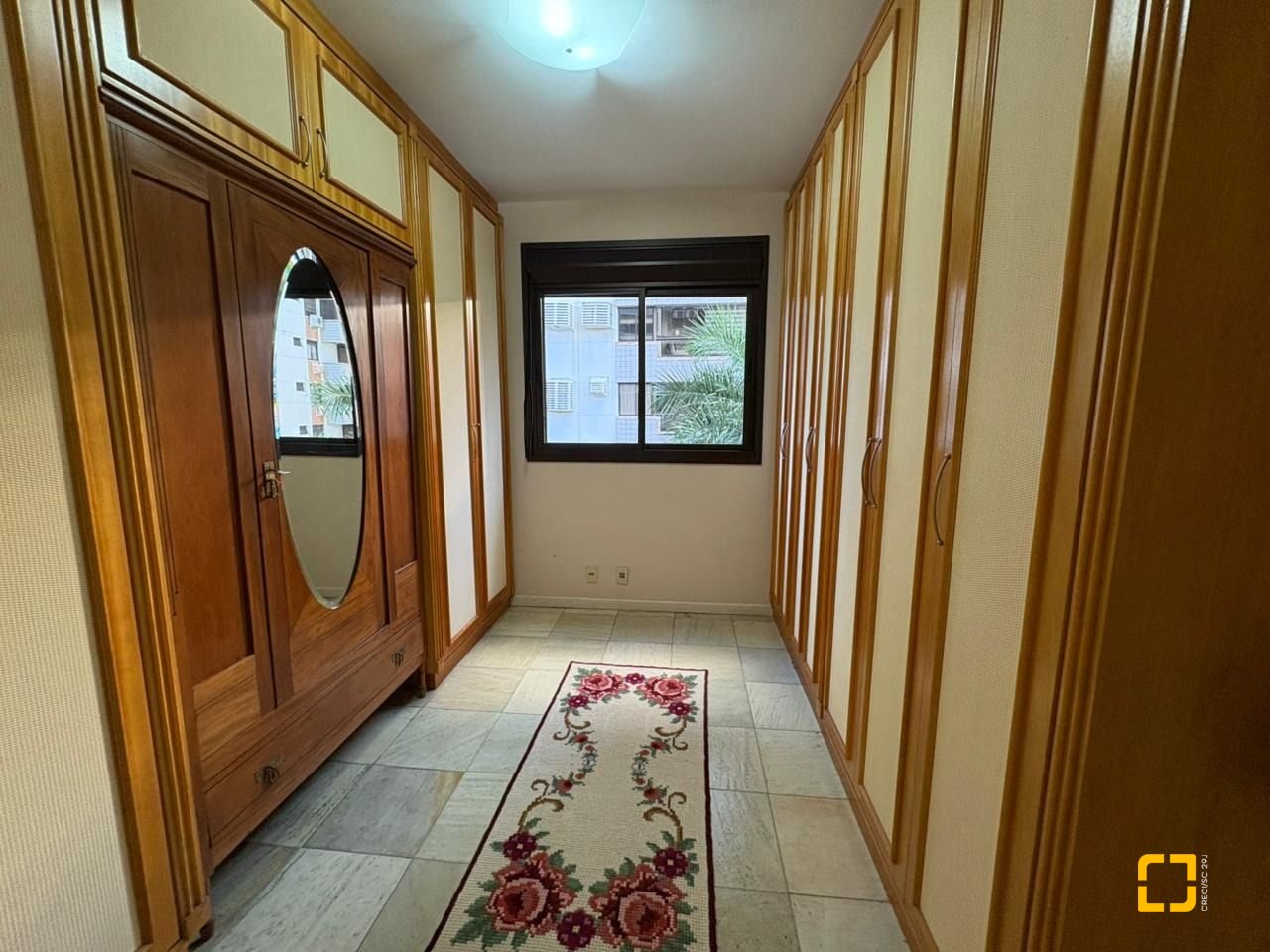 Apartamento com 139m², 5 quartos (sendo 1 suíte), 2 garagens, no bairro Centro em Florianópolis