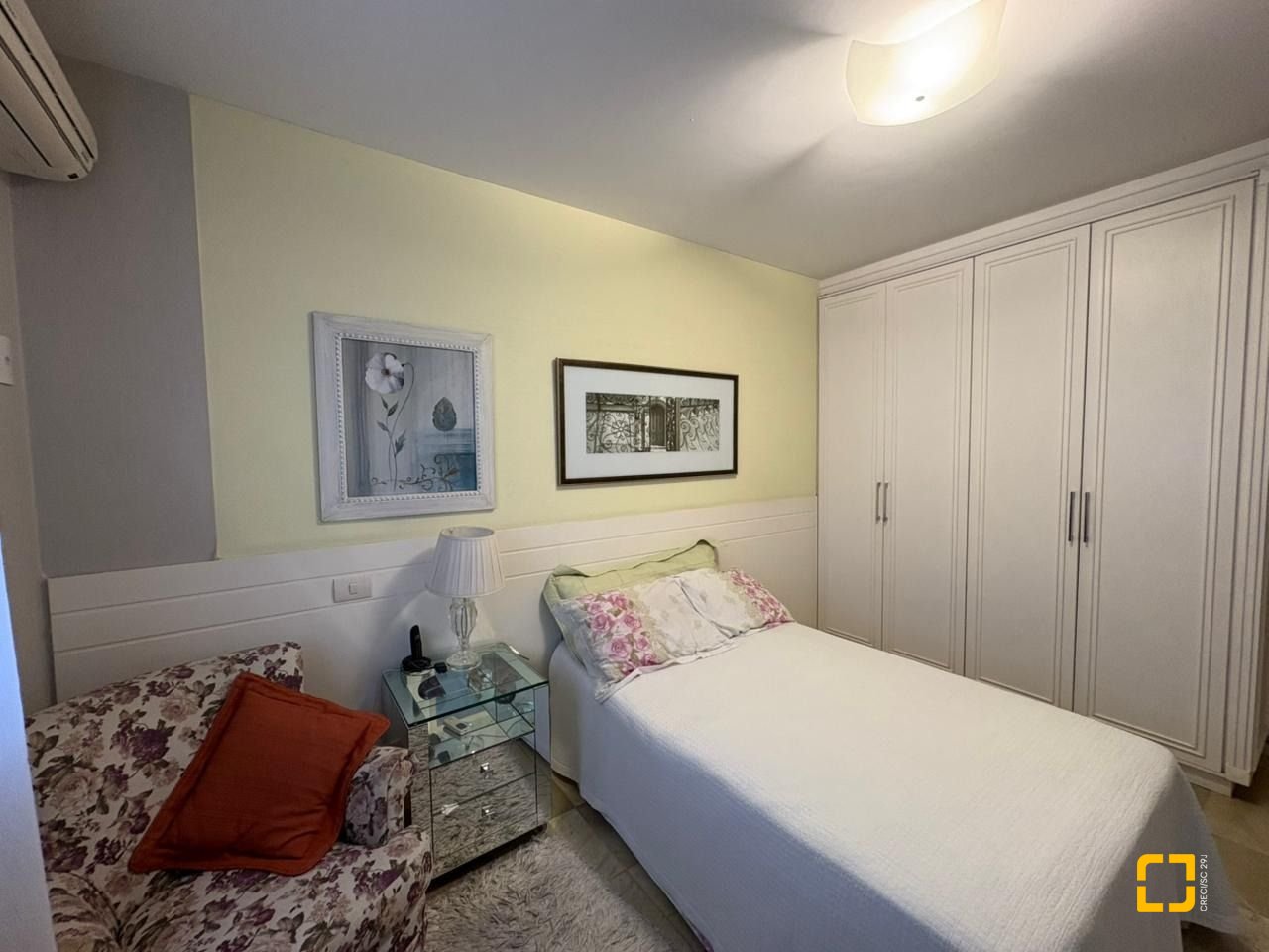 Apartamento com 139m², 5 quartos (sendo 1 suíte), 2 garagens, no bairro Centro em Florianópolis