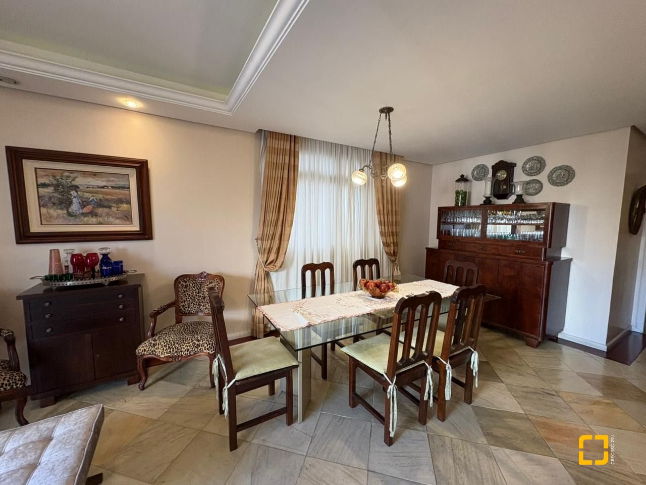 Apartamento com 139m², 5 quartos (sendo 1 suíte), 2 garagens, no bairro Centro em Florianópolis