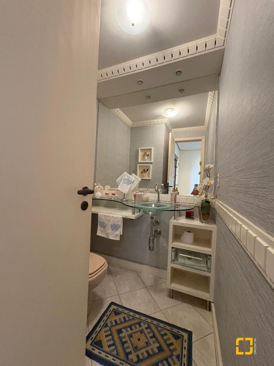 Apartamento com 139m², 5 quartos (sendo 1 suíte), 2 garagens, no bairro Centro em Florianópolis