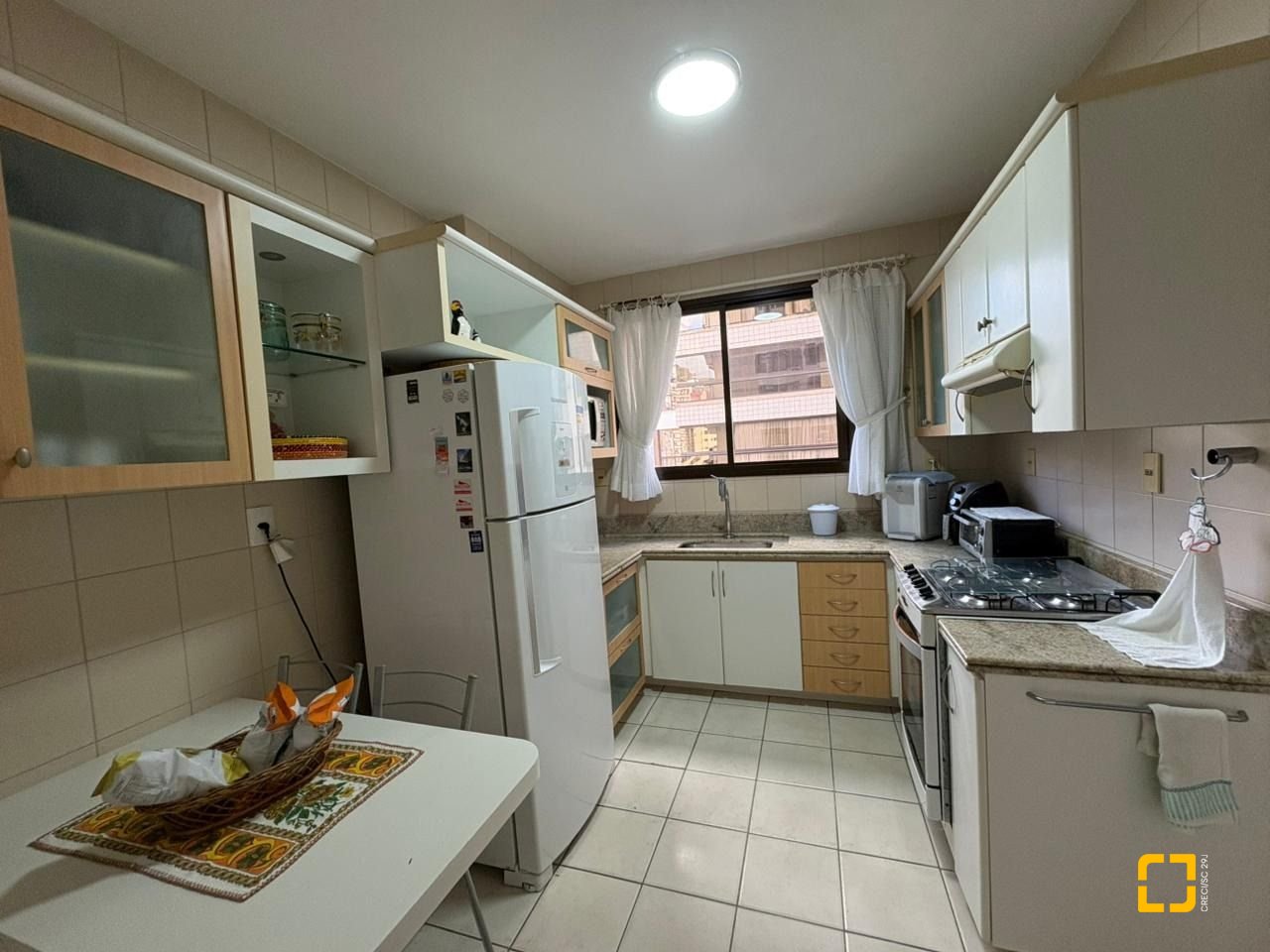 Apartamento com 139m², 5 quartos (sendo 1 suíte), 2 garagens, no bairro Centro em Florianópolis