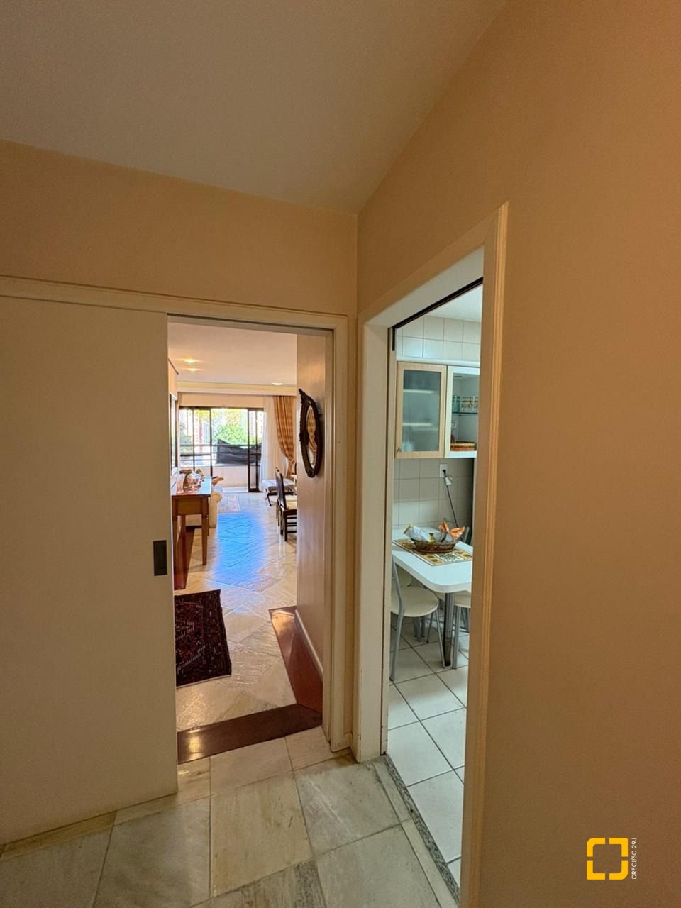 Apartamento com 139m², 5 quartos (sendo 1 suíte), 2 garagens, no bairro Centro em Florianópolis
