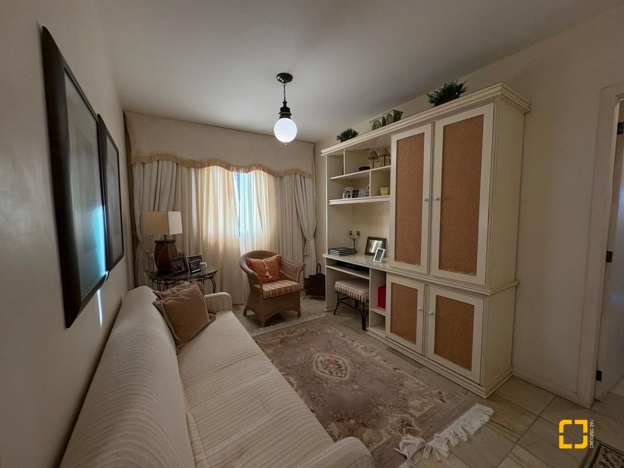 Apartamento com 139m², 5 quartos (sendo 1 suíte), 2 garagens, no bairro Centro em Florianópolis