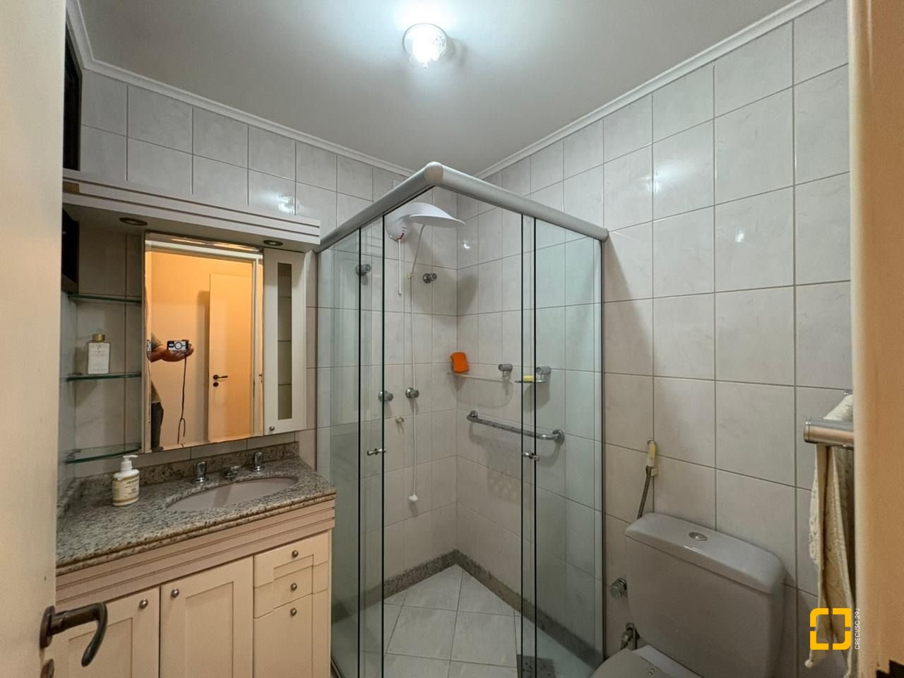 Apartamento com 139m², 5 quartos (sendo 1 suíte), 2 garagens, no bairro Centro em Florianópolis